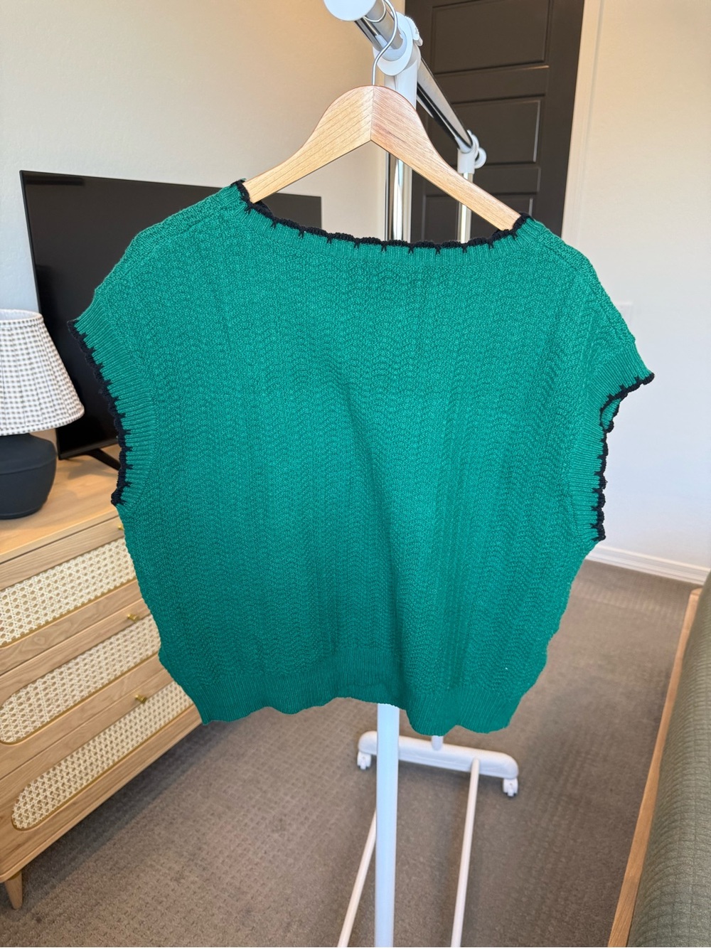 Amazon Emerald Green Knit Short Sleeve Top with Black Edge